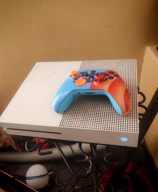 Xbox One S photo 1
