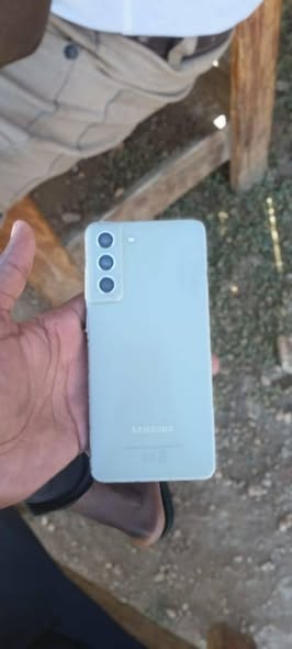 Samsung S21F photo 3