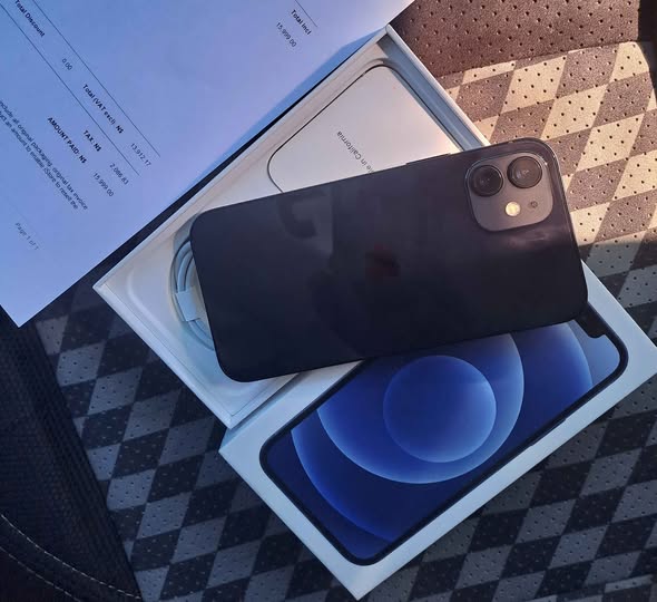 iPhone 12 photo 3