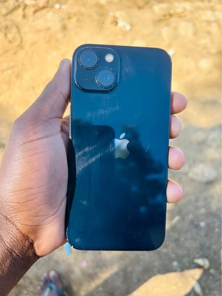 iPhone 13 photo 3