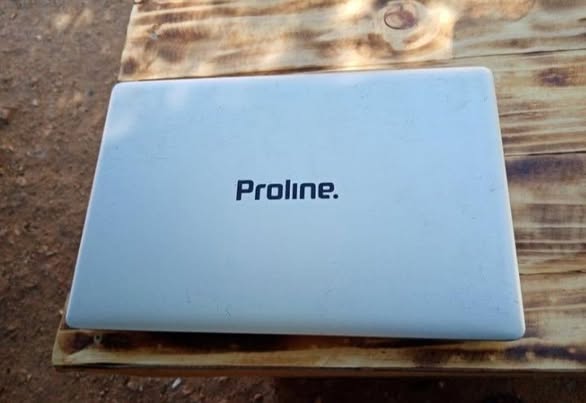Proline laptop photo 2