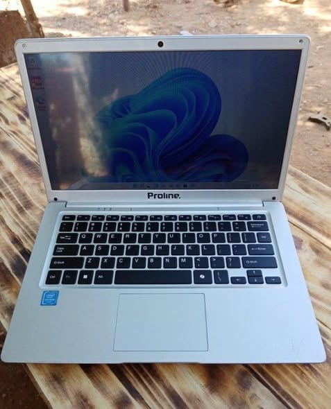 Proline laptop photo 1