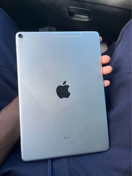 iPad Pro 10.5 inch 64gig photo 1