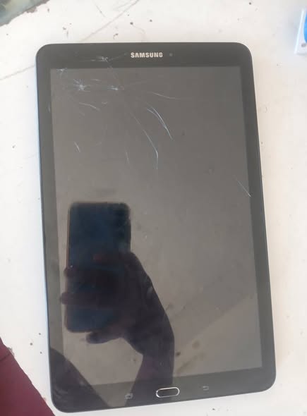Galaxy Tab E photo 1