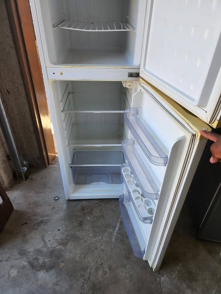 White Defy fridge photo 2