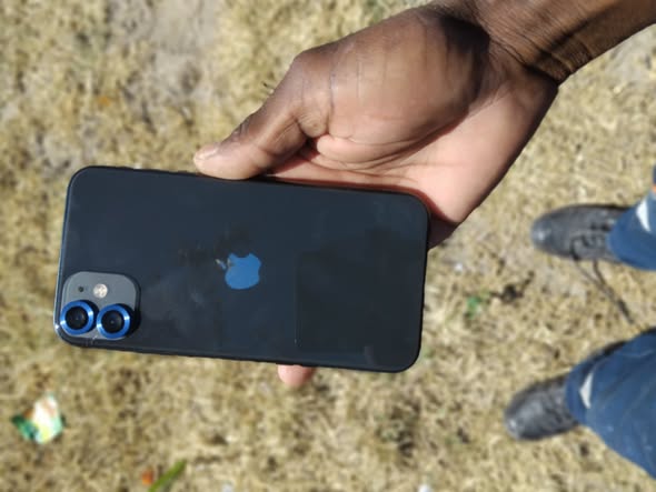 iPhone  11 photo 1