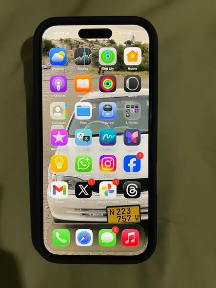 iPhone 16 photo 3