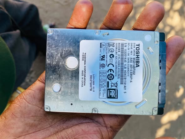 TOSHIBA hard drive photo 3