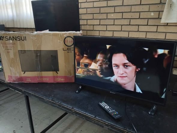 32" Sansui Tv photo 2