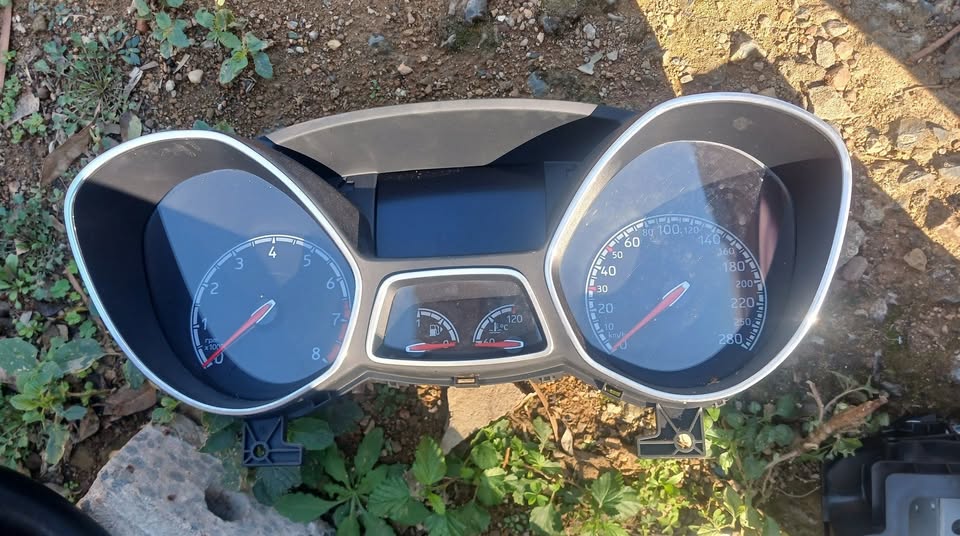 Ford focus 2.0 st cluster photo 1