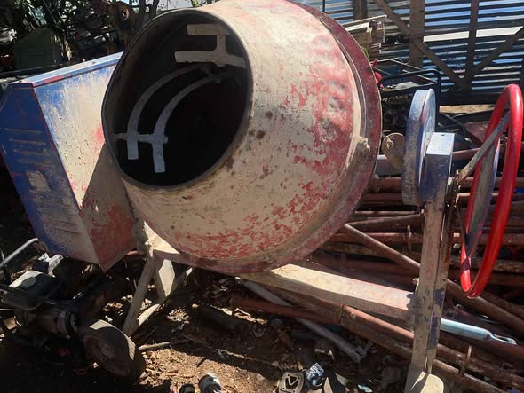 Concrete mixer photo 3