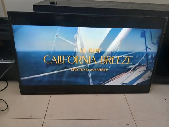 Samsung 46inch smart TV with remote photo 4