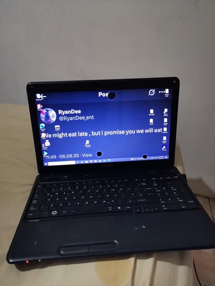 Toshiba laptop photo 2