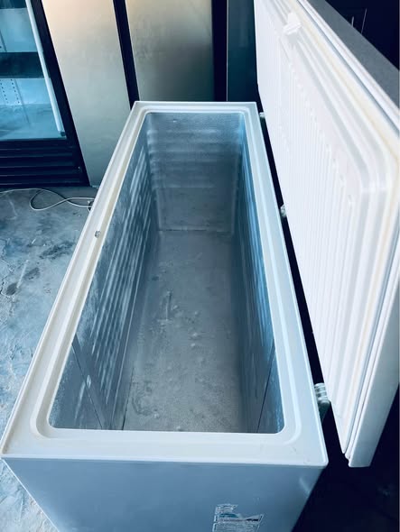 White KIC 600 Liters Deep Freezer photo 5