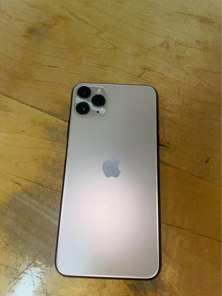 iPhone 11 Pro Max photo 3