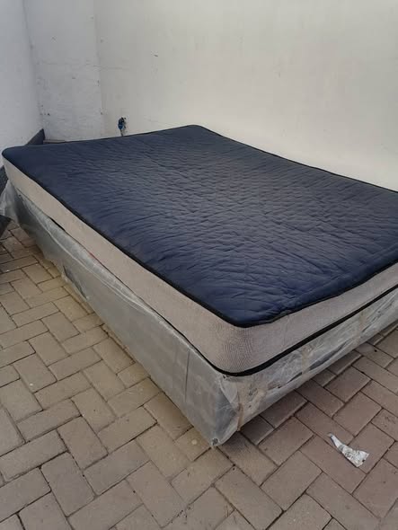 Double bed photo 2
