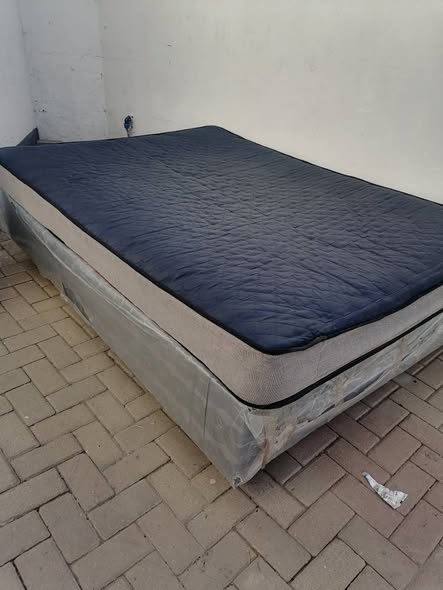 Double bed photo 3