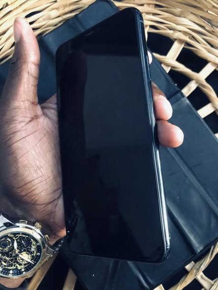 iPhone 11 Pro Max 64gb photo 2