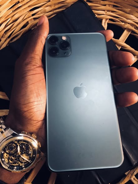 iPhone 11 Pro Max 64gb photo 1