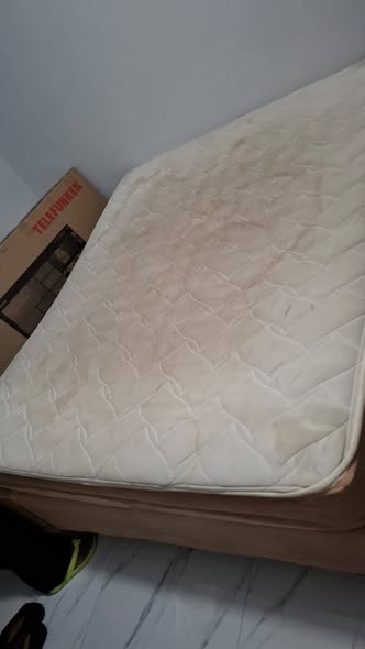 Queen bed photo 1
