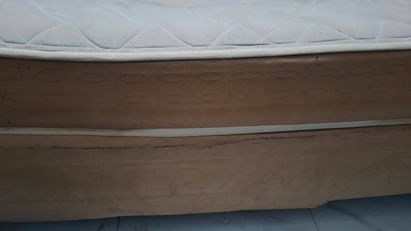 Queen bed photo 4