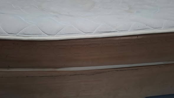 Queen bed photo 3