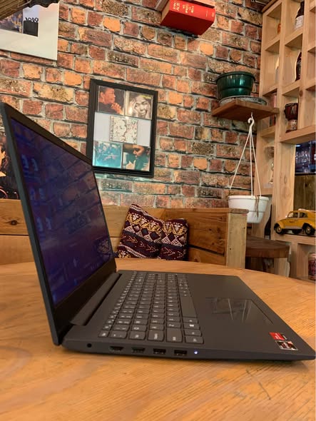 Lenovo laptop photo 3