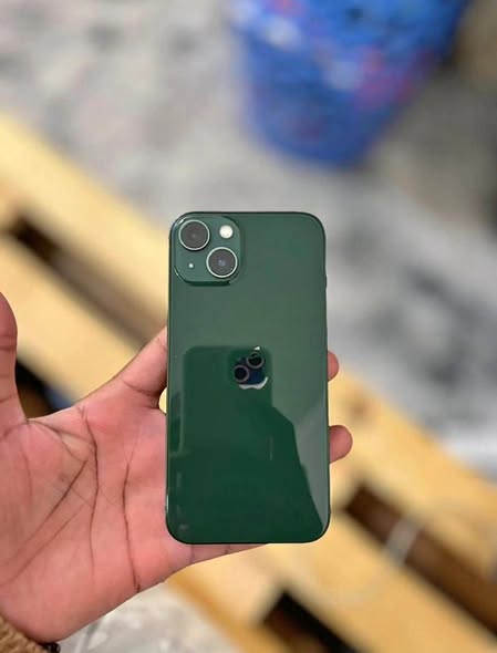 IPHONE 13 photo 2