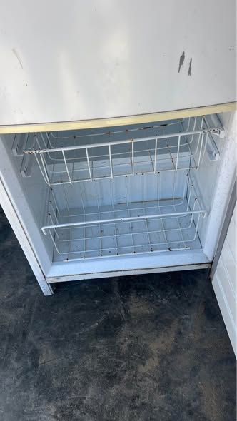 Defy fridge photo 4