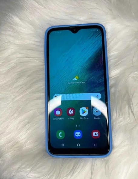 Samsung Galaxy A20 photo 1