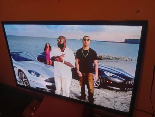 51 inch Samsung photo 4