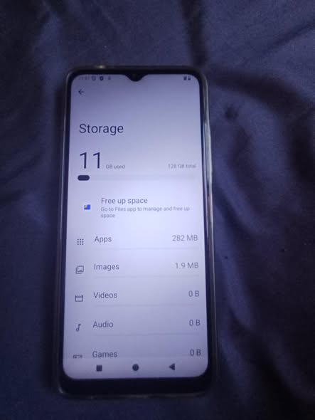 Hisense E72 photo 2