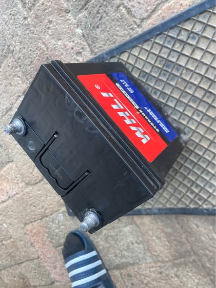 SMALL TERMINAL BATTERY photo 1