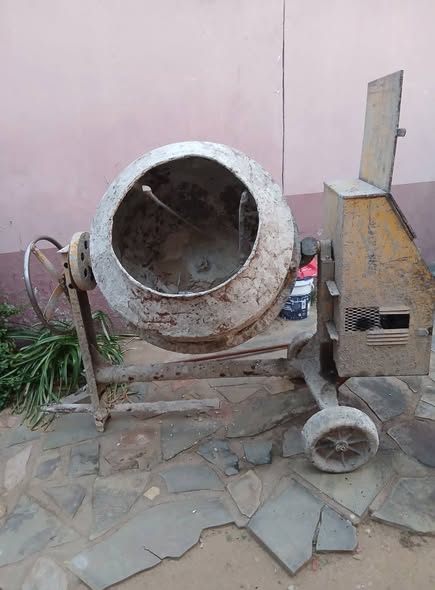 Concrete mixer photo 3