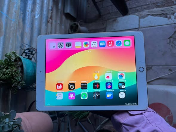 IPAD 6TH GENERATION 32GB photo 2