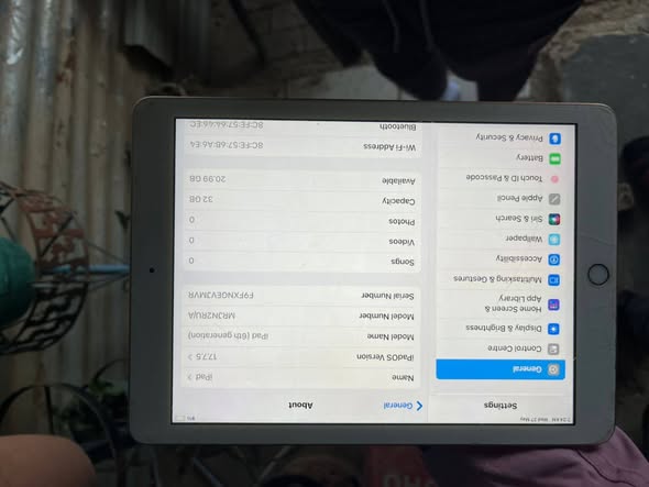 IPAD 6TH GENERATION 32GB photo 1