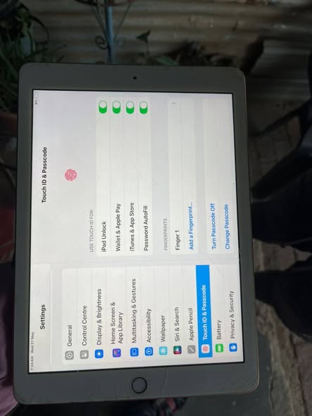 IPAD 6TH GENERATION 32GB photo 3