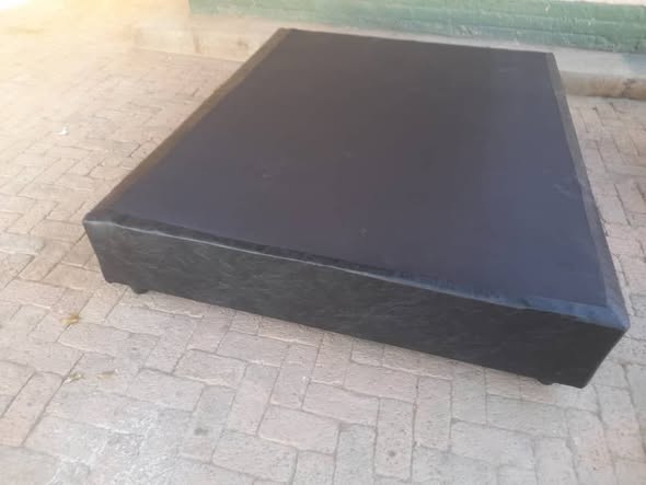 Queen base bed photo 1