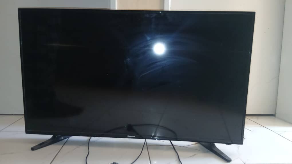 TV 43" available with box and remote, 100% functioning. photo 1