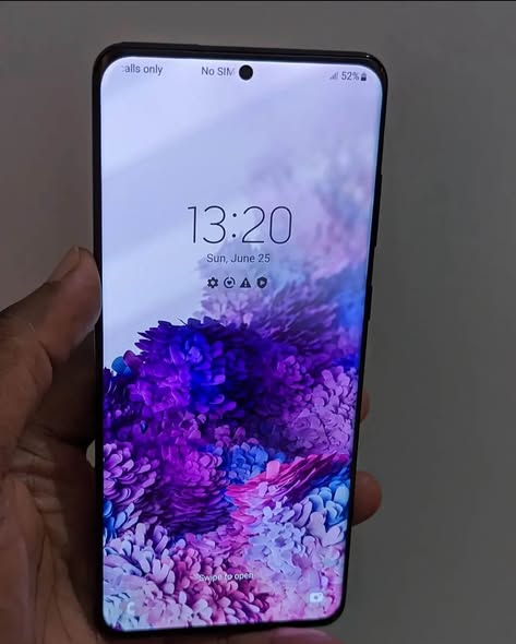SAMSUNG S20 PLUS photo 4