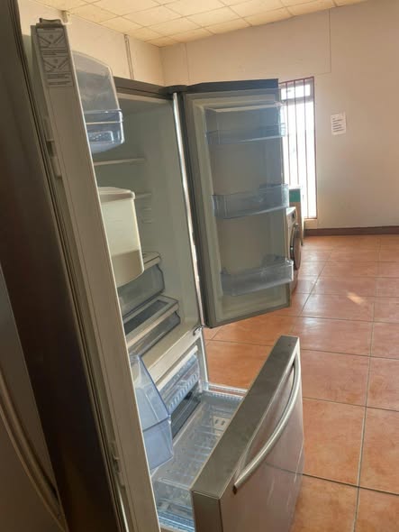 DOUBLE DOOR FRIDGE photo 2
