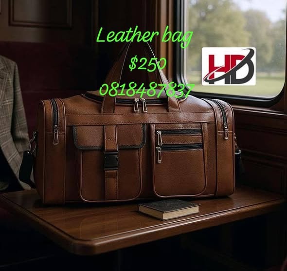 Leather travelling bag photo 3