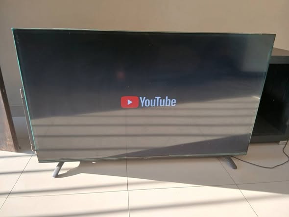 Sinotec 58inch smart TV with remote photo 3