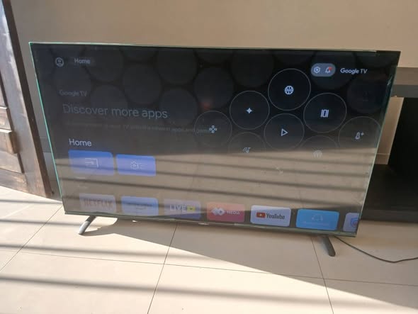 Sinotec 58inch smart TV with remote photo 2