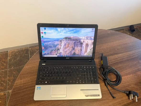 Acer i3 Pro Laptop photo 1