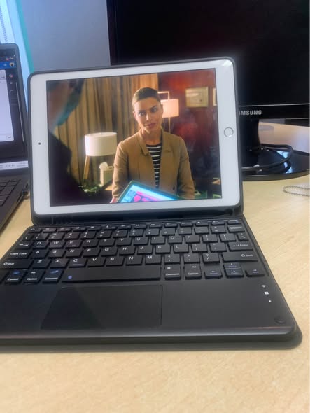 iPad 6th Generation 128 GB photo 2