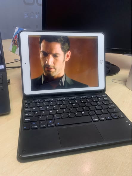 iPad 6th Generation 128 GB photo 1