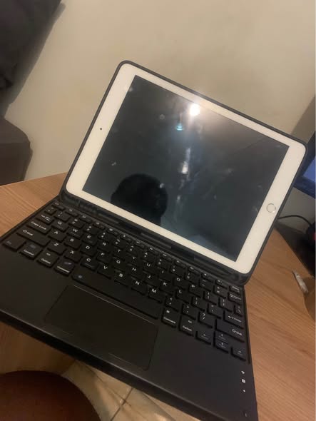iPad 6th Generation 128 GB photo 5
