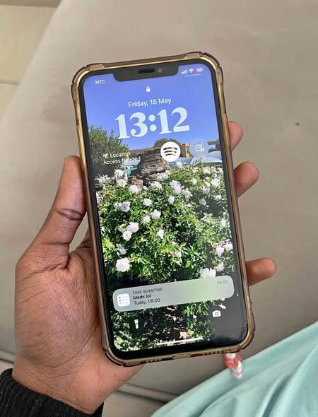 iPhone XS Max photo 2