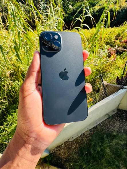 iPhone 15 128GB photo 1